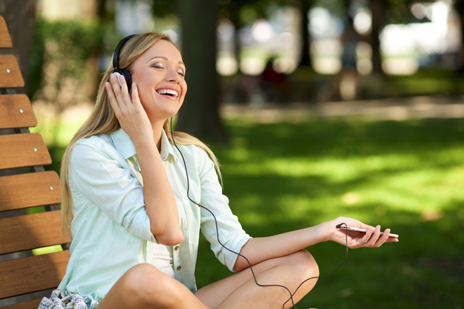 how-modern-tech-is-damaging-our-hearing4
