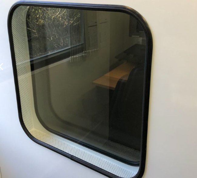 minibooth window